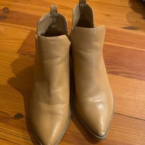 Universal Thread camel booties